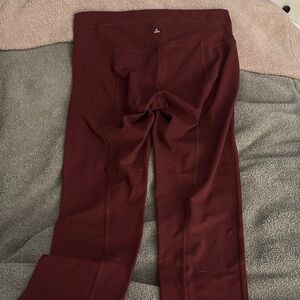 Prana women’s burgundy leggings. Size medium, excellent condition. 7/8 length.